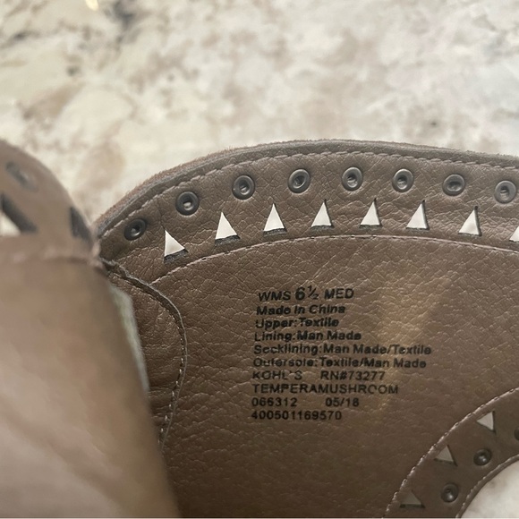 Sonoma Faux suede, zippered ankle boot with stylish cut-out design. Size 6 1/2 - Picture 9 of 11